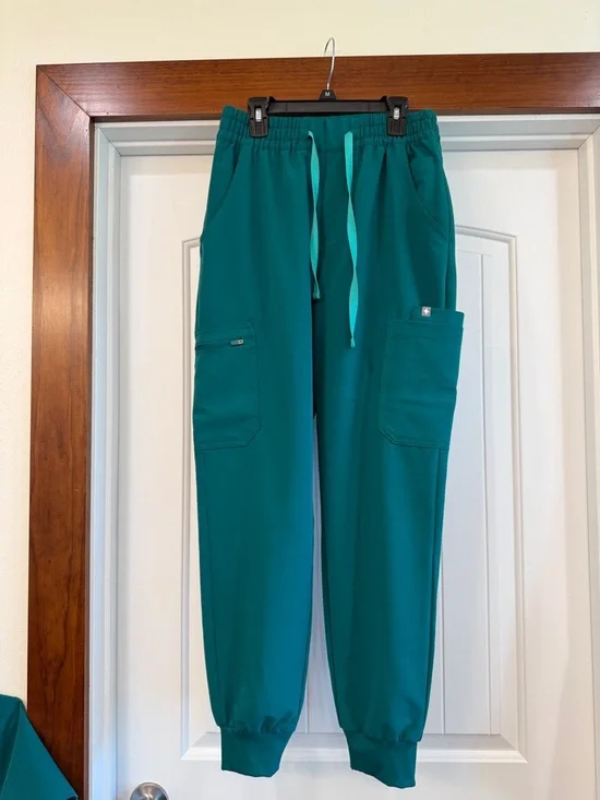 Figs Hunter Green Set - Picture 4 of 6